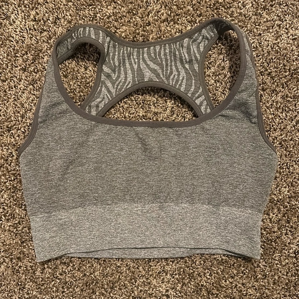 NVGTN sports bras size XL
